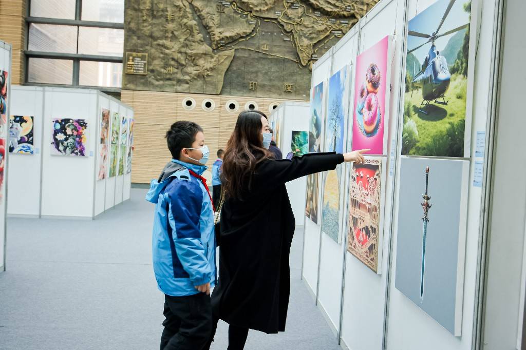 陕西：海峡两岸青少年AIGC作品交流联谊活动启动！两岸各界代表和师生近400人参加了活动